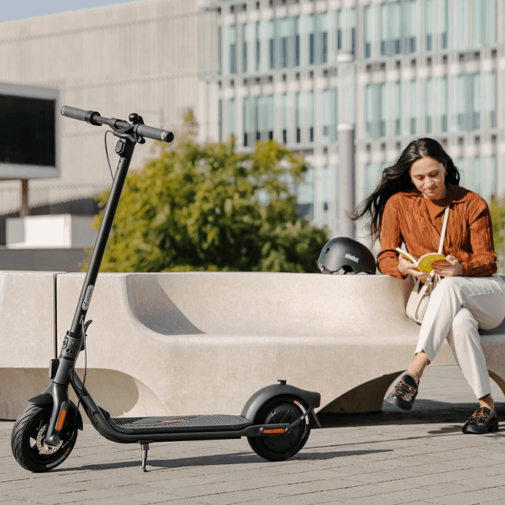 Trottinette Électrique F2 Plus Ninebot by Segway : Légère et Performante